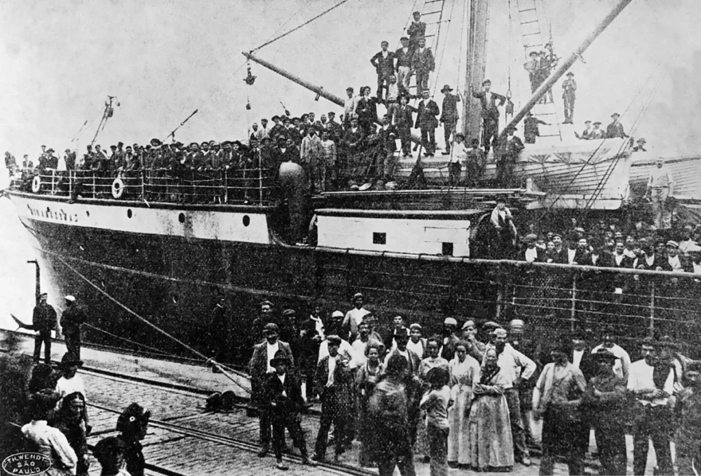Navio com italianos no porto de Santos (1907)